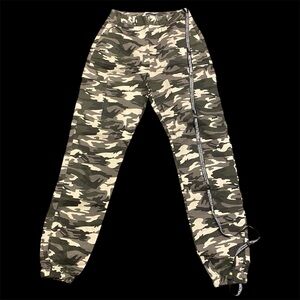 Camo Pretty Little Thing cargos